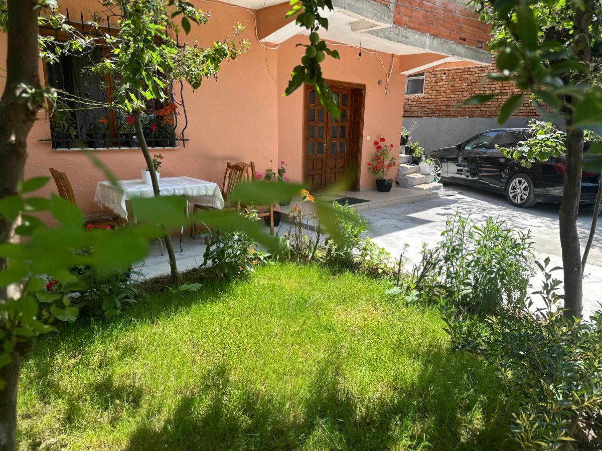 Guri Guest House Pogradec Exterior photo